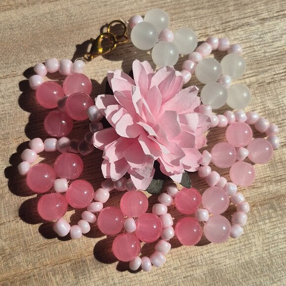 Handmade fading pink flower bracelet - Picture 2 of 6